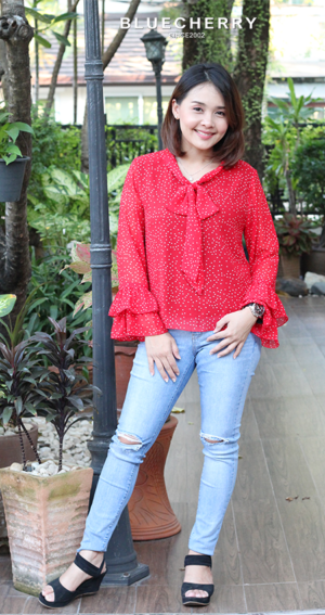 (ภาษาไทย) เสื้อชีฟองเนื้อทราย มีซับใน สีแดงลายจุด คอผูกโบว์แขนระบาย2ชั้น เสื้อสาวอวบ เสื้อสาวอ้วน  BLUECHERRY SHOP
